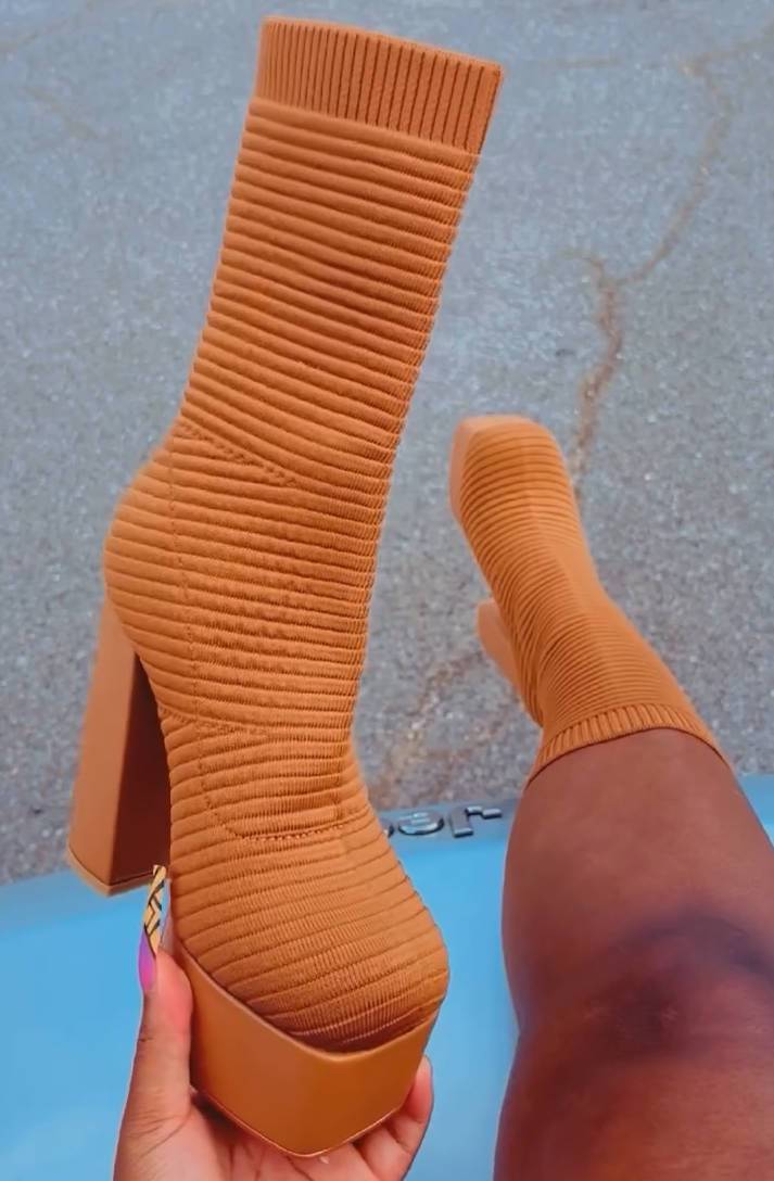 Ribbed Platform Heeled Boots