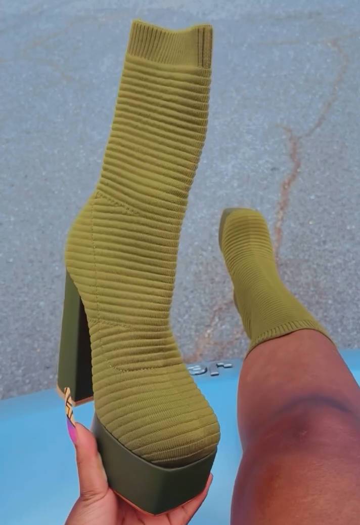 Ribbed Platform Heeled Boots
