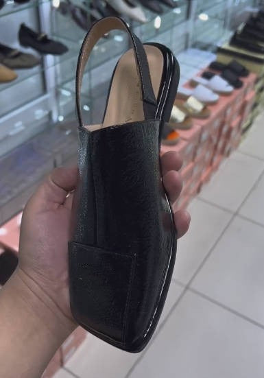 Black Ease Slipper