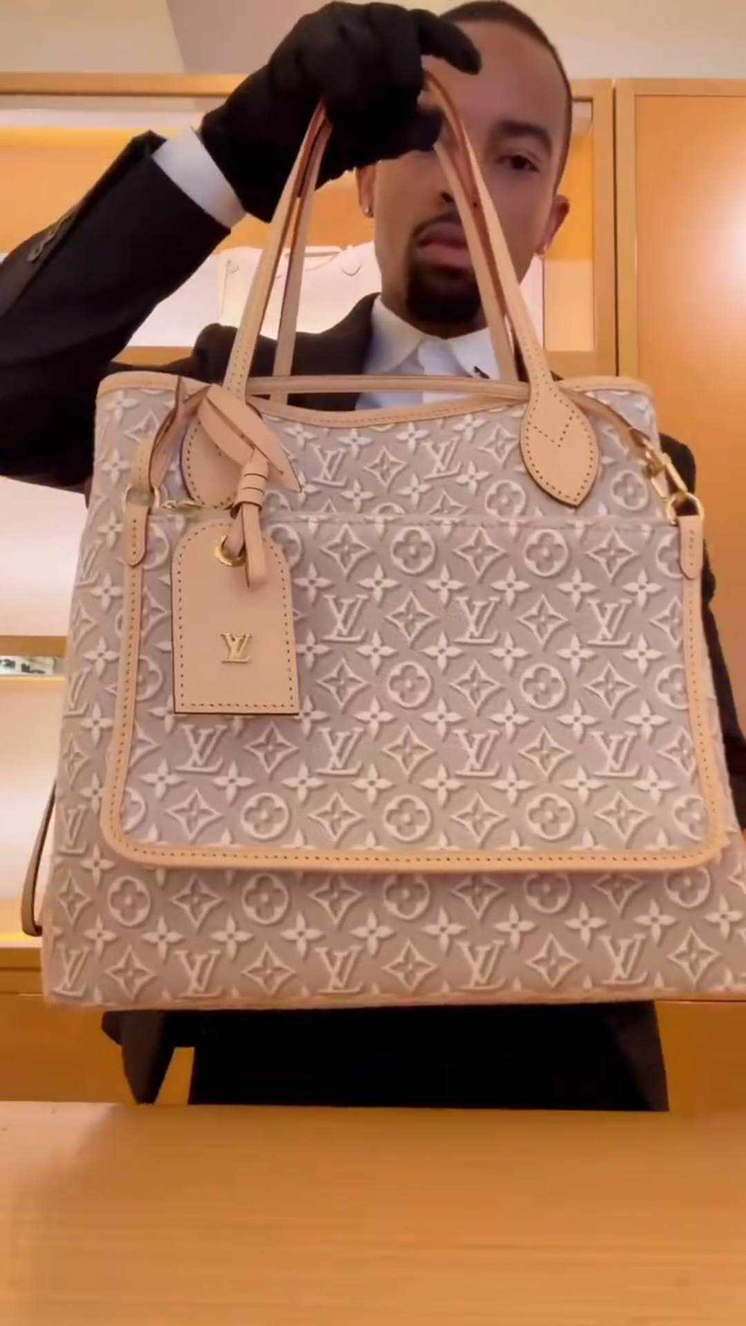 Neverfull MM in Monogram Emblem Poplar